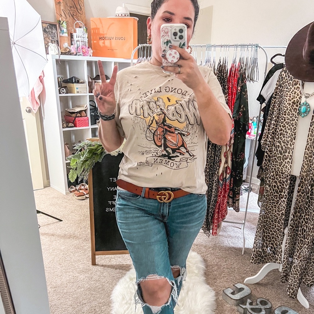 ✨Last 2 left✨“Long live western women” graphic tee